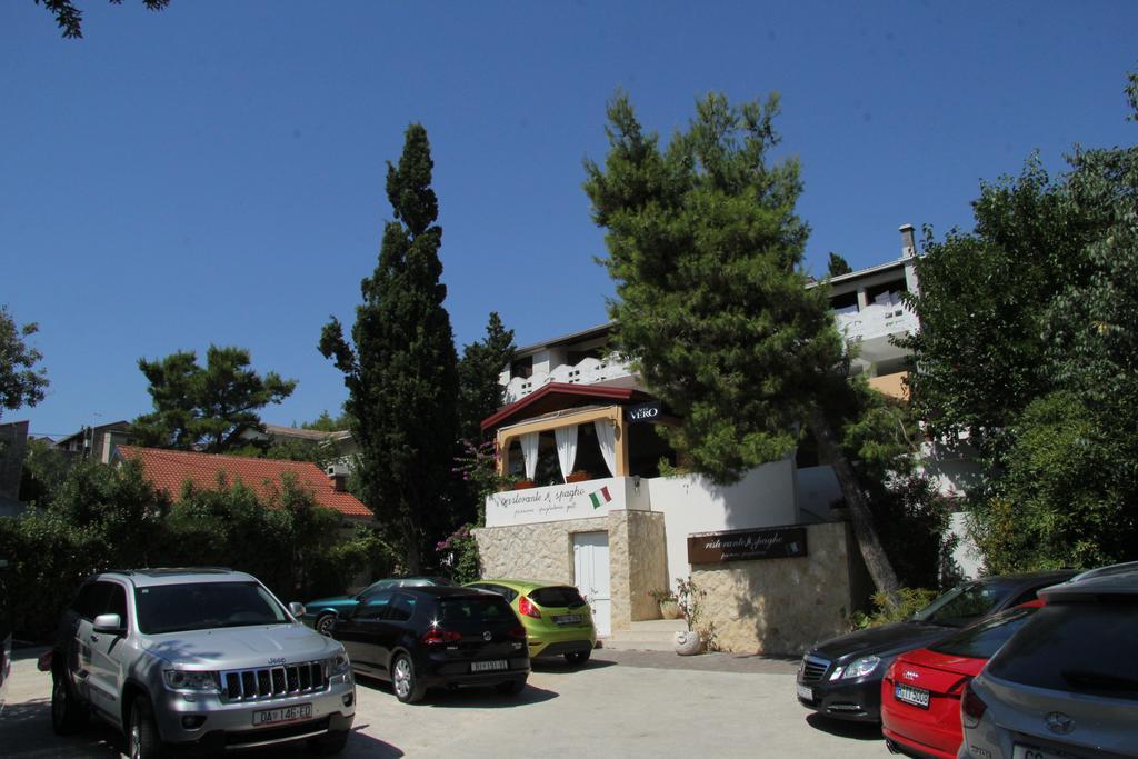 Novalja Guesthouse Economy Rooms Exterior photo